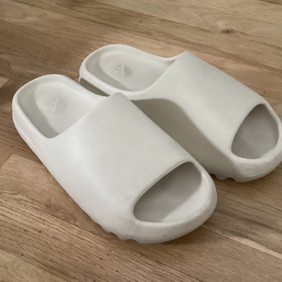 Adidas Yeezy Slide Bone Sandals. Size 10 main image 5